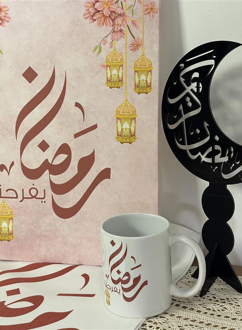 لوحة مجموعة هدايا رمضان مكونة من ٤ قطع تشمل لوحة كانفاس وستاند ديكوري وكوب وحقيبة يد - Image 3